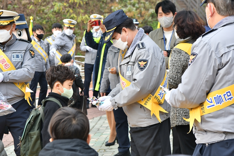 경안초등학교 등굣길 교통안전 캠페인